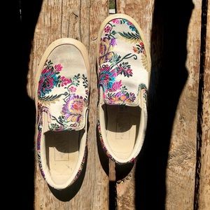 Silky vibrant slip on Vans